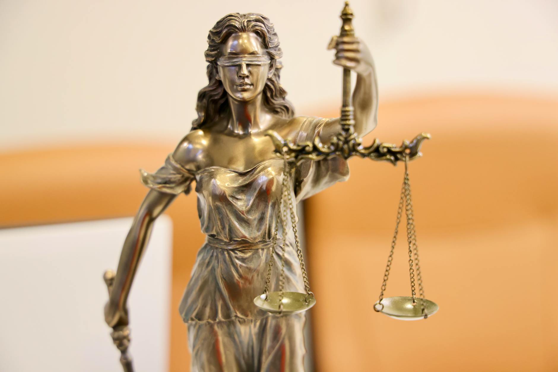 law justice rights 30483132.jpg