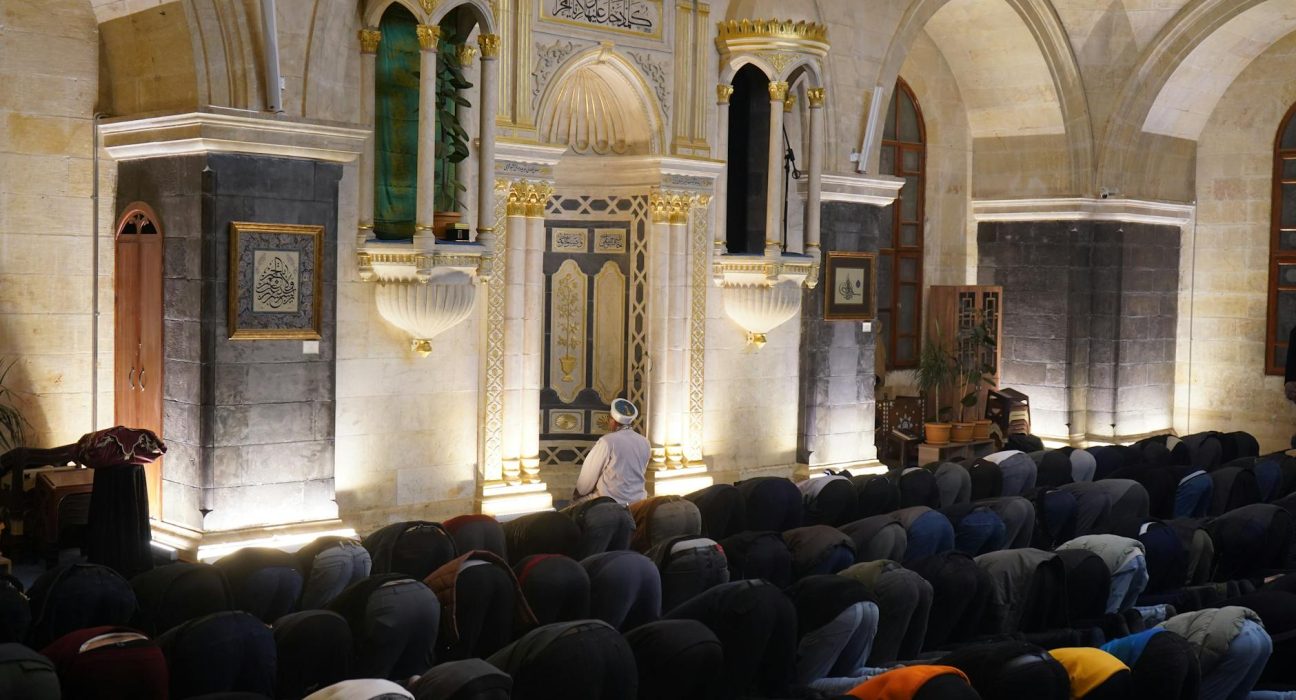 mosque prayer islamic 36477366.jpg