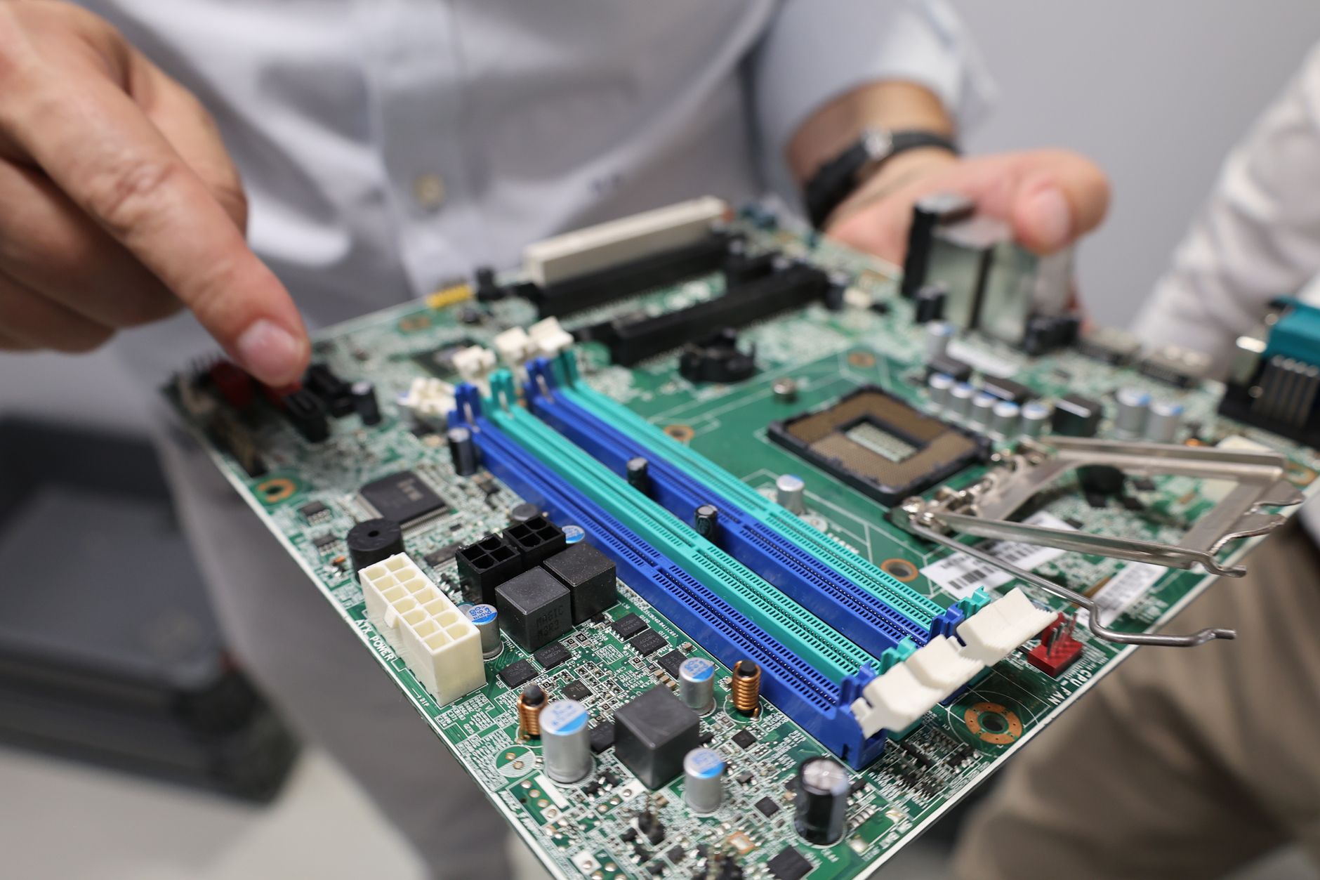 İşletmeniz için Esnek Teknik Destek Paketleri 4 IT technician support