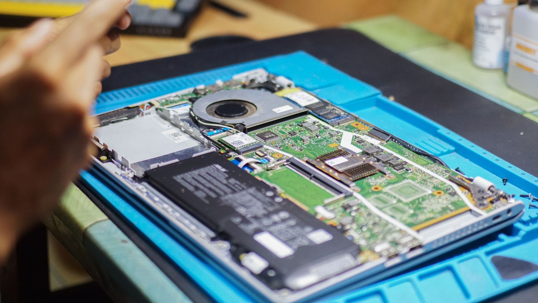 Laptop batarya ve donanım kontrolü