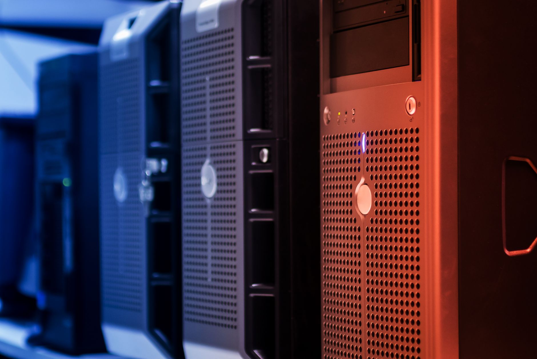 Ölçülmemiş Adanmış Sunucular - İyi ve Kötü 53 data center server racks