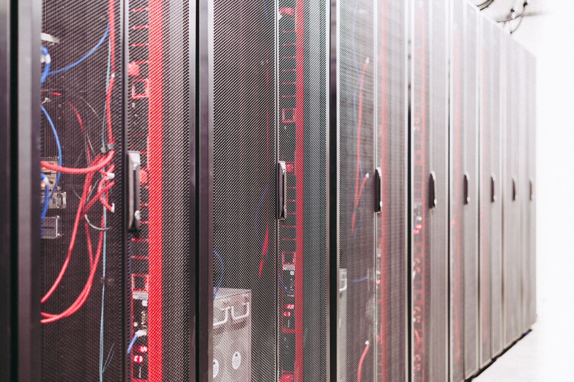 Sunucu Odanızı Temiz Tutmak 54 server room clean